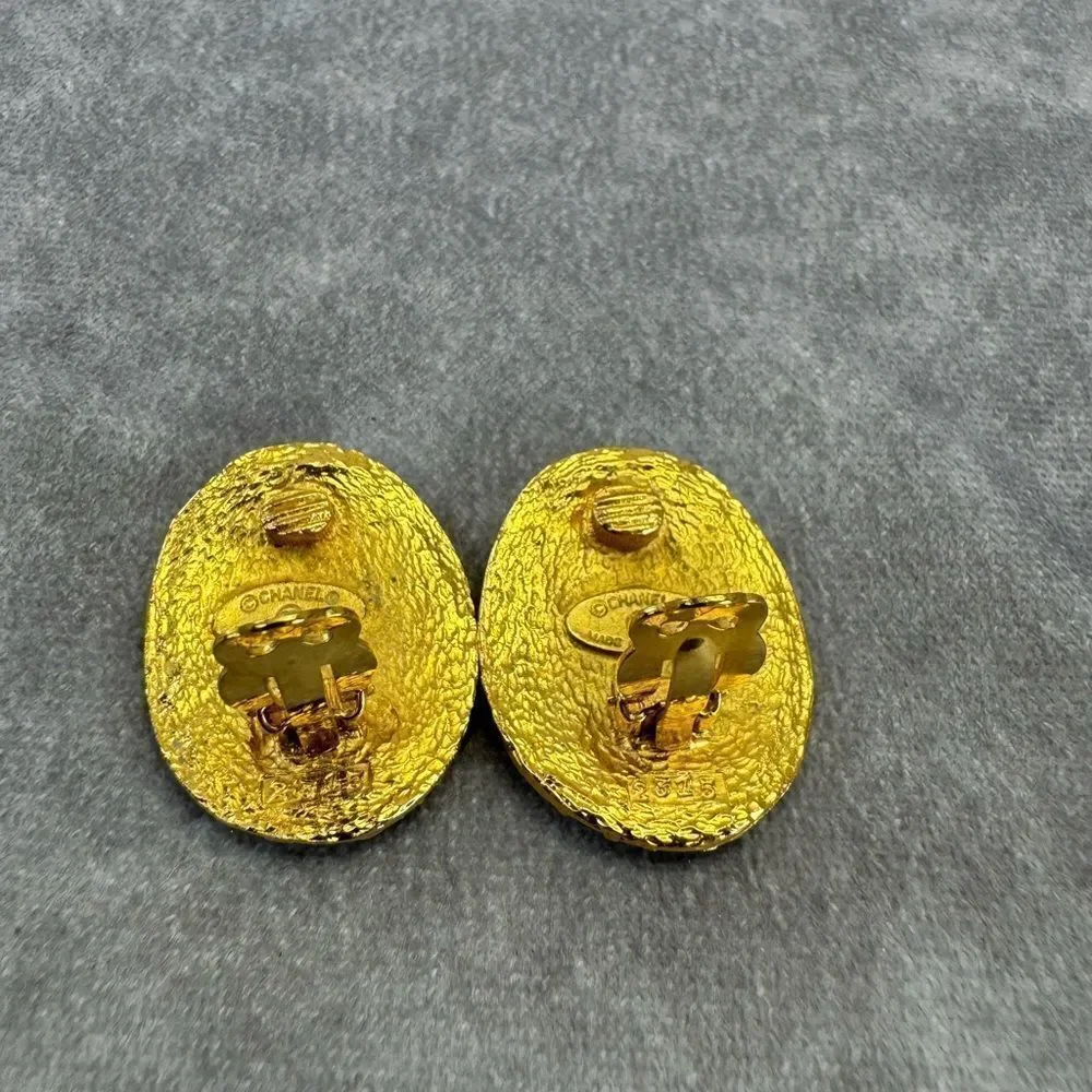 Chanel Vintage 1980s CC Crown Logo Ornate Oval Goldtone Clip-on Earrings - Picture 6 of 7